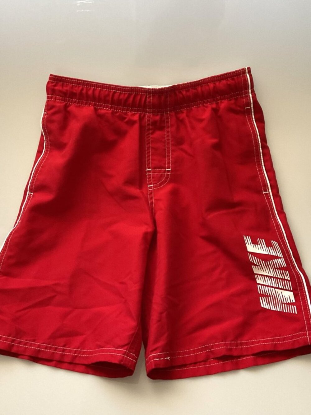 NIKE BOYS RED WHITE SWOOSH BRIEF LINED SWIM TRUNKS LIKE NEW